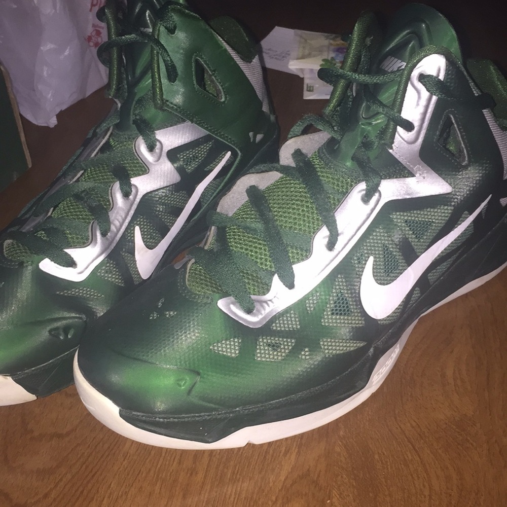 Nike zoom sneakers (men’s size 9)
